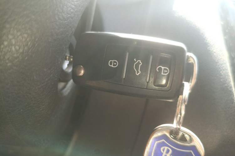 Used Volkswagen Polo 2014 1.6L Manual Comfort Edition Vehicle Key
