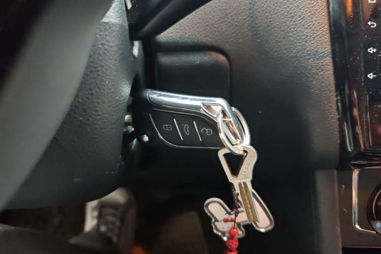 Used Volkswagen Polo 2014 1.4L Manual Comfort Edition Vehicle Key