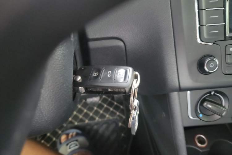 Used Volkswagen Polo 2014 1.4L Manual Comfort Edition Vehicle Key