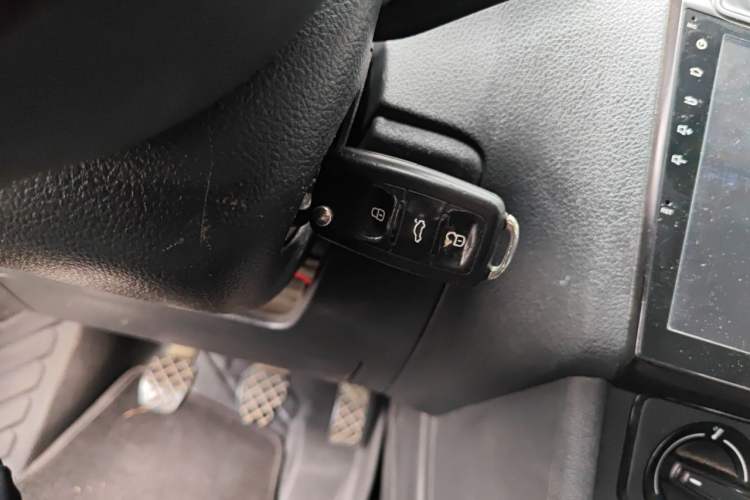 Used Volkswagen Polo 2014 1.4L Manual Fashion Edition Vehicle Key