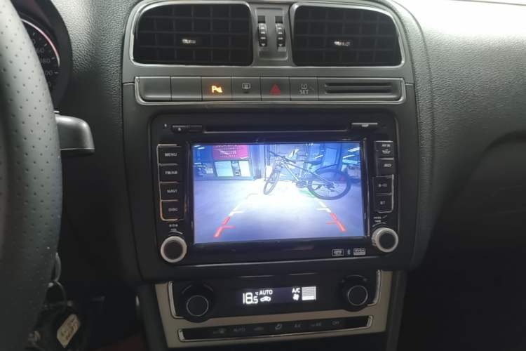 Used Volkswagen Polo 2014 1.6L Cross Polo Automatic Audio And AC Panel