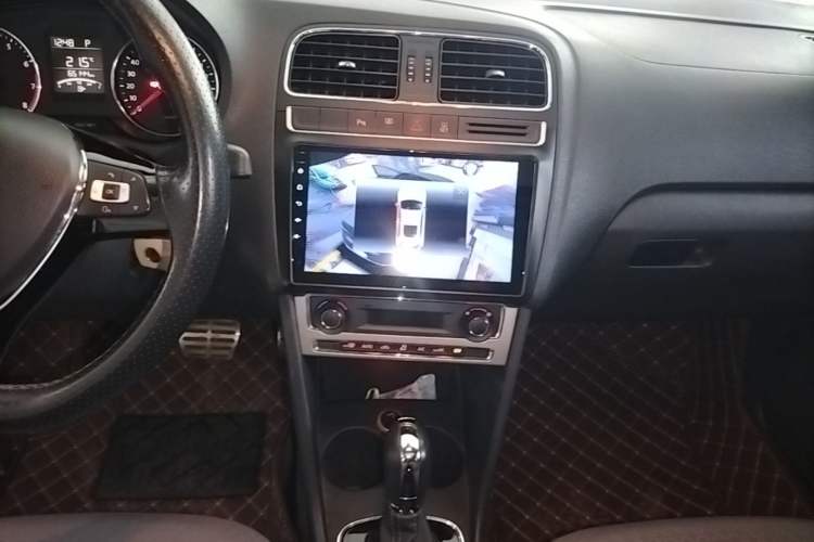 Used Volkswagen Polo 2014 1.6L Cross Polo Automatic Audio And AC Panel