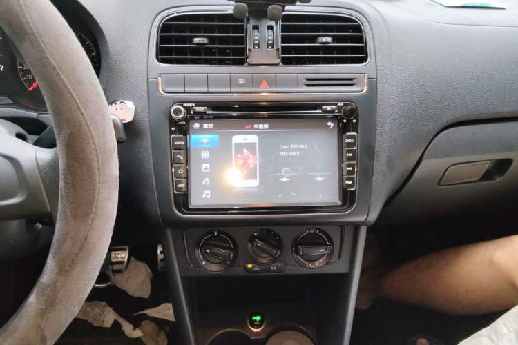 Used Volkswagen Polo 2014 1.4L Manual Fashion Edition Audio And AC Panel