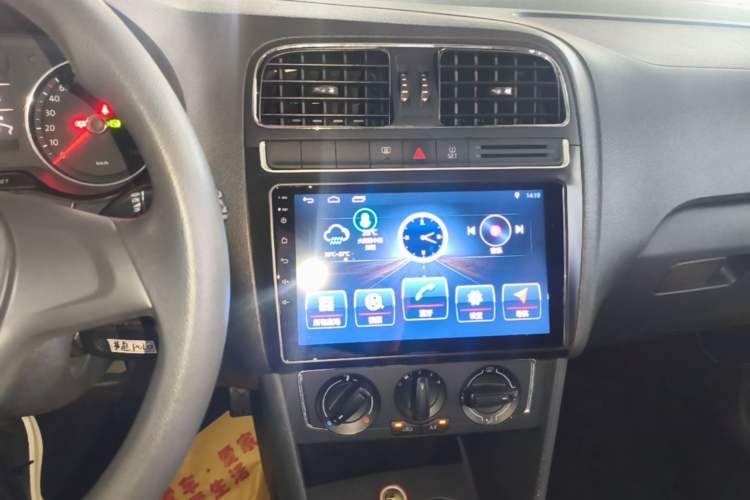 Used Volkswagen Polo 2014 1.6L Automatic Comfort Edition Audio And AC Panel