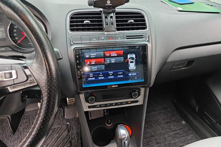 Used Volkswagen Polo 2014 1.6L Cross Polo Automatic Audio And AC Panel
