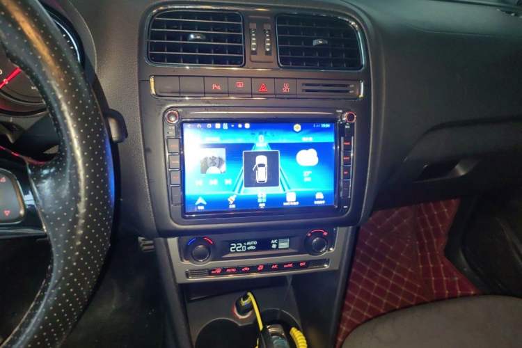 Used Volkswagen Polo 2014 1.6L Cross Polo Automatic Audio And AC Panel