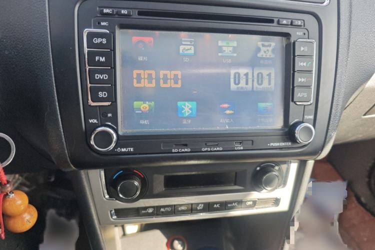 Used Volkswagen Polo 2014 1.6L Cross Polo Automatic Audio And AC Panel
