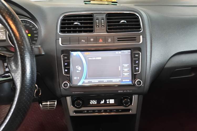 Used Volkswagen Polo 2014 1.6L Cross Polo Automatic Audio And AC Panel