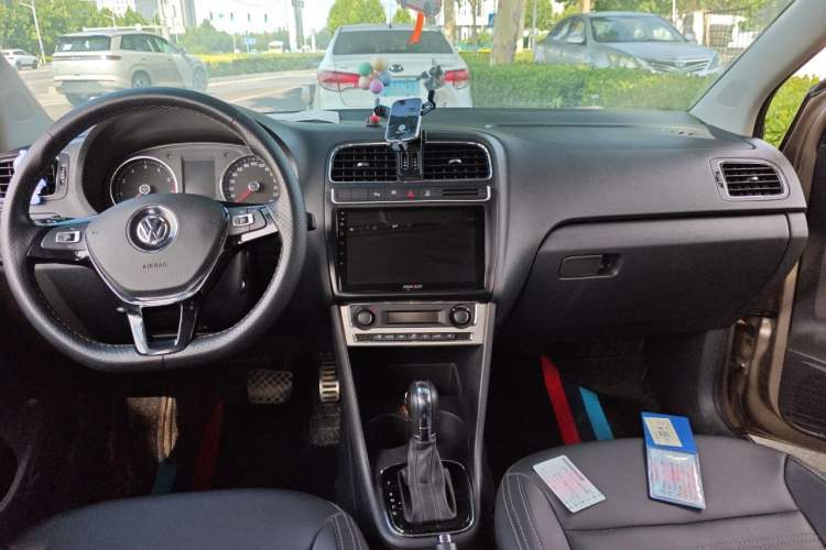 Used Volkswagen Polo 2014 1.6L Cross Polo Automatic Audio And AC Panel