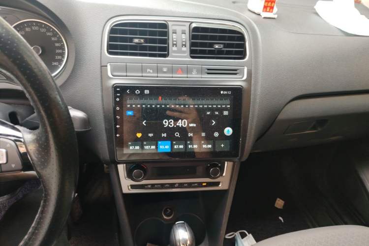 Used Volkswagen Polo 2014 1.6L Cross Polo Automatic Audio And AC Panel