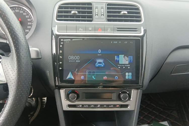 Used Volkswagen Polo 2014 1.6L Cross Polo Automatic Audio And AC Panel