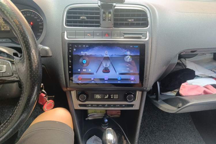 Used Volkswagen Polo 2014 1.6L Cross Polo Automatic Audio And AC Panel