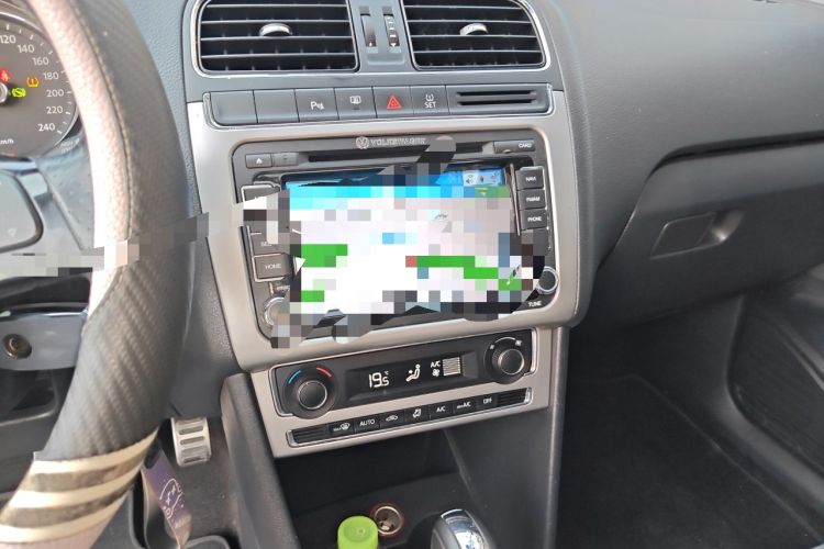 Used Volkswagen Polo 2014 1.6L Cross Polo Automatic Audio And AC Panel