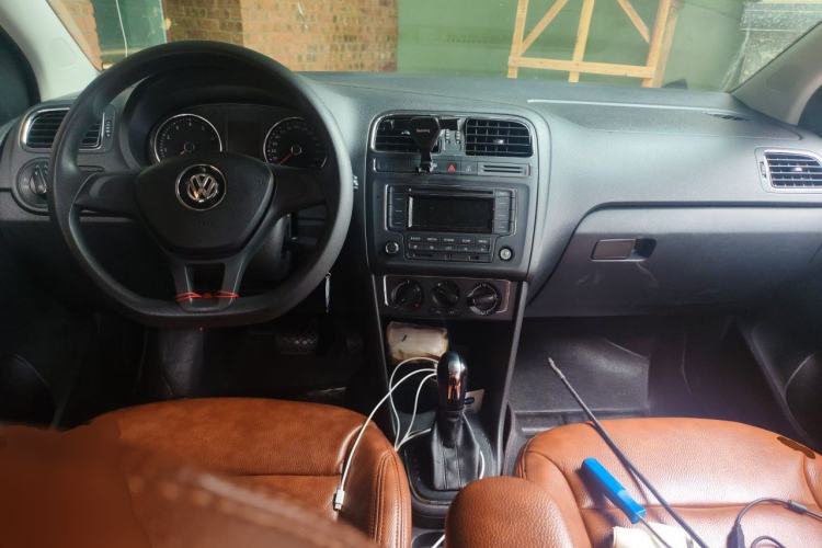 Used Volkswagen Polo 2014 1.6L Automatic Comfort Edition Center Console