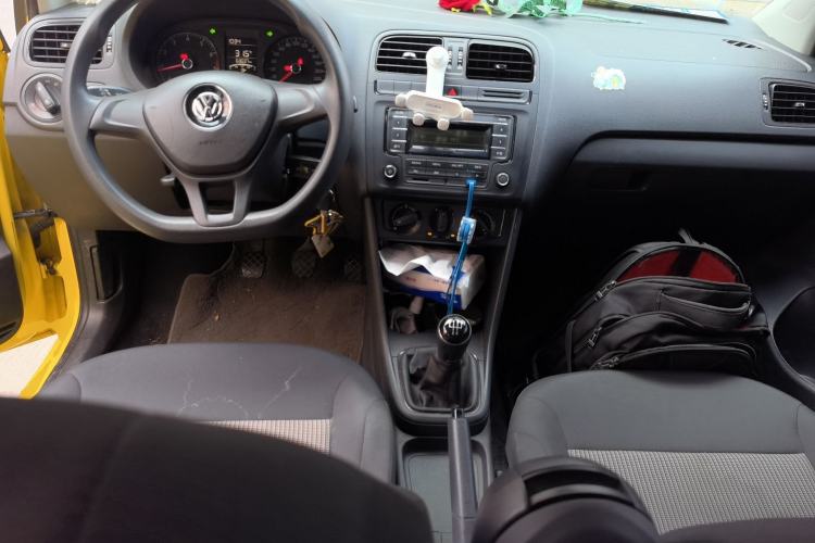 Used Volkswagen Polo 2014 1.4L Manual Fashion Edition Center Console