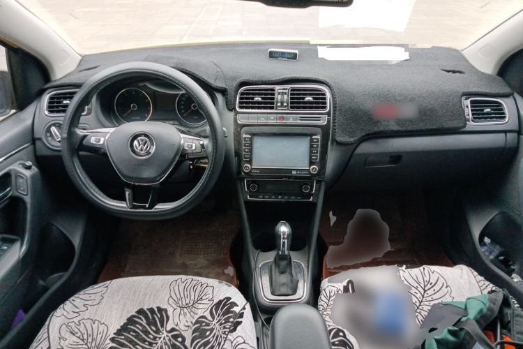 Used Volkswagen Polo 2014 1.6L Automatic Luxury Edition Center Console