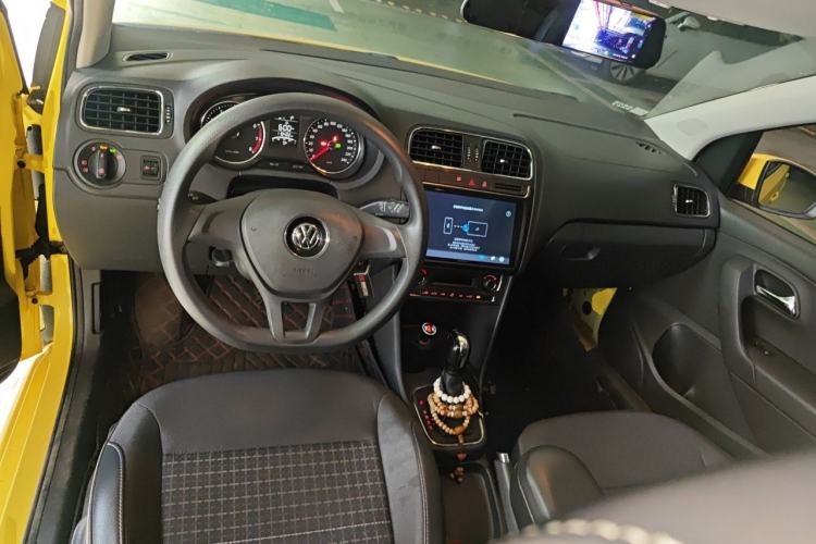 Used Volkswagen Polo 2014 1.4L Automatic Comfort Edition Center Console