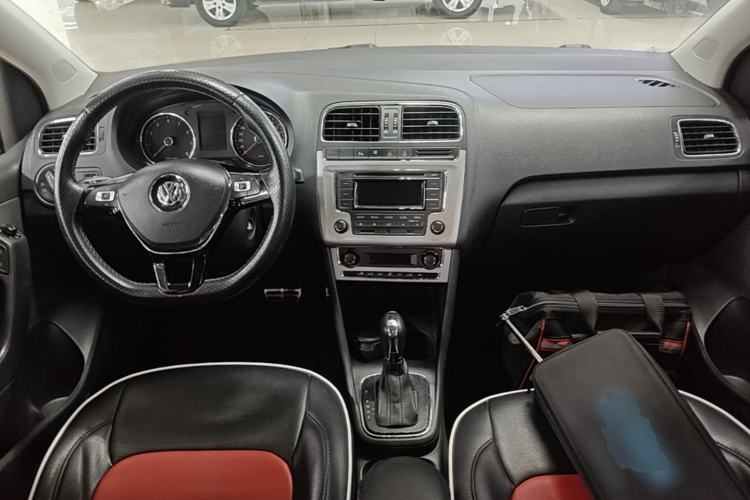 Used Volkswagen Polo 2014 1.6L Automatic Luxury Edition Center Console