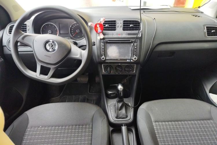 Used Volkswagen Polo 2014 1.6L Automatic Comfort Edition Center Console