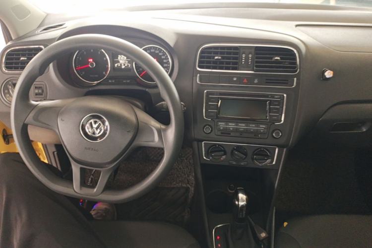 Used Volkswagen Polo 2014 1.6L Automatic Comfort Edition Center Console