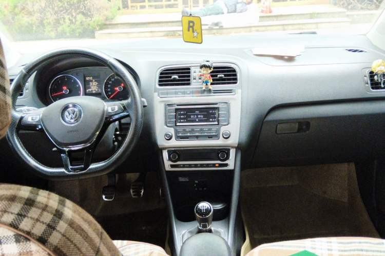 Used Volkswagen Polo 2014 1.6L Cross Polo Manual Center Console