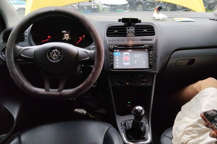 Used Volkswagen Polo 2014 1.4L Manual Fashion Edition Center Console