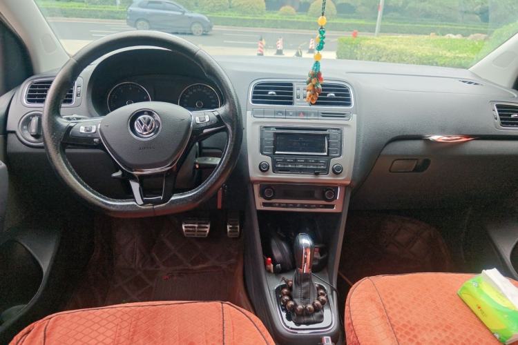 Used Volkswagen Polo 2014 1.6L Cross Polo Automatic Center Console