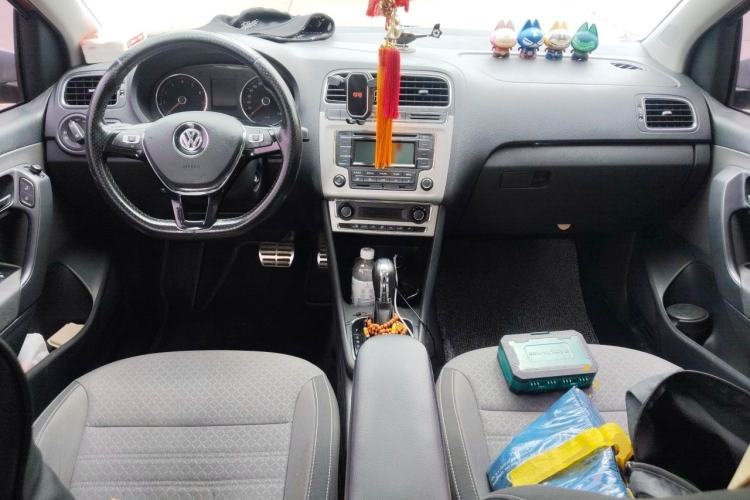 Used Volkswagen Polo 2014 1.6L Cross Polo Automatic Center Console