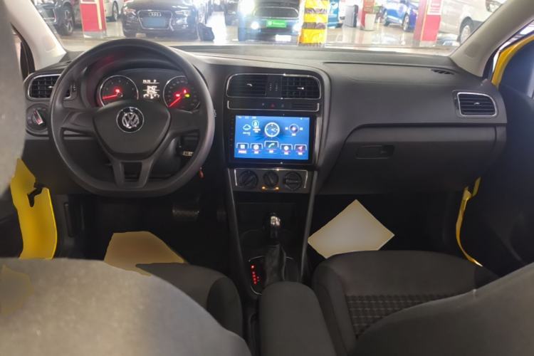 Used Volkswagen Polo 2014 1.6L Automatic Comfort Edition Center Console