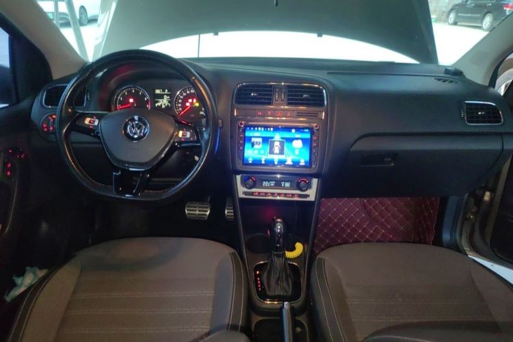 Used Volkswagen Polo 2014 1.6L Cross Polo Automatic Center Console
