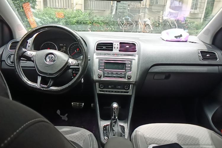 Used Volkswagen Polo 2014 1.6L Cross Polo Automatic Center Console