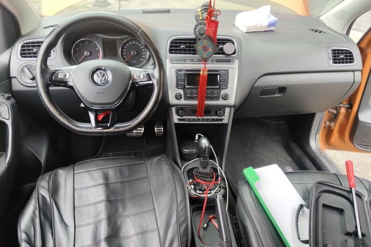 Used Volkswagen Polo 2014 1.6L Cross Polo Automatic Center Console