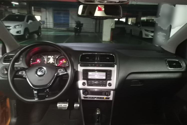 Used Volkswagen Polo 2014 1.6L Cross Polo Automatic Center Console