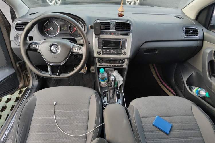 Used Volkswagen Polo 2014 1.6L Cross Polo Automatic Center Console