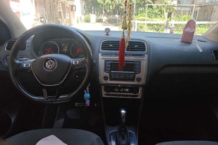 Used Volkswagen Polo 2014 1.6L Cross Polo Automatic Center Console