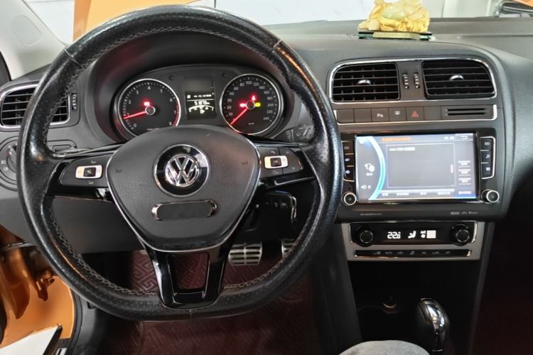 Used Volkswagen Polo 2014 1.6L Cross Polo Automatic Center Console