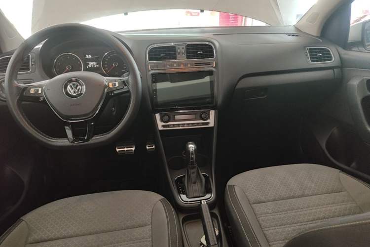 Used Volkswagen Polo 2014 1.6L Cross Polo Automatic Center Console