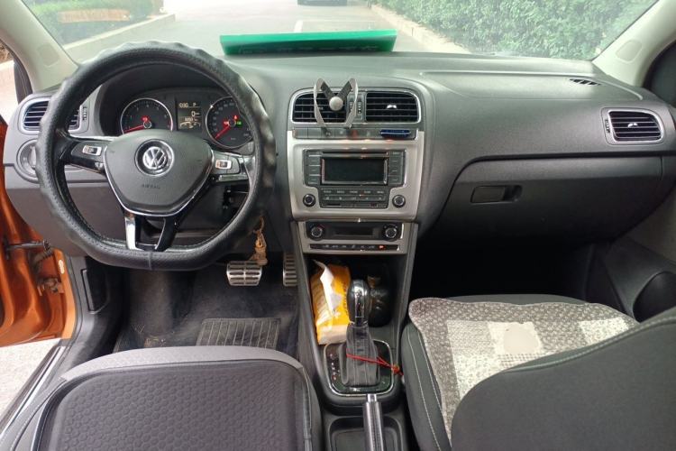 Used Volkswagen Polo 2014 1.6L Cross Polo Automatic Center Console