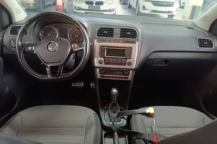 Used Volkswagen Polo 2014 1.6L Cross Polo Automatic Center Console