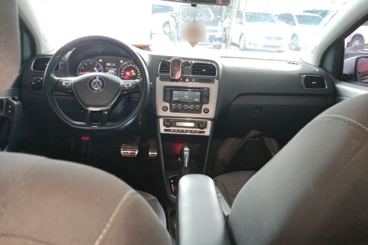 Used Volkswagen Polo 2014 1.6L Cross Polo Automatic Center Console