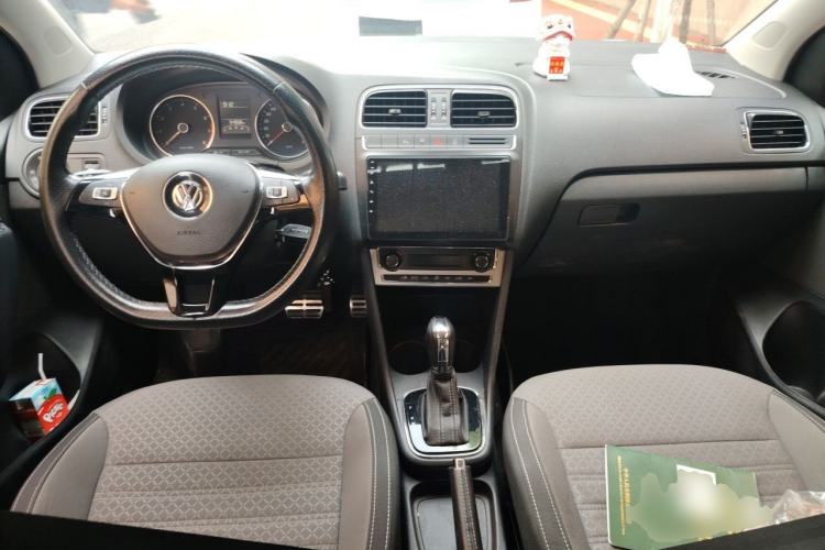 Used Volkswagen Polo 2014 1.6L Cross Polo Automatic Center Console