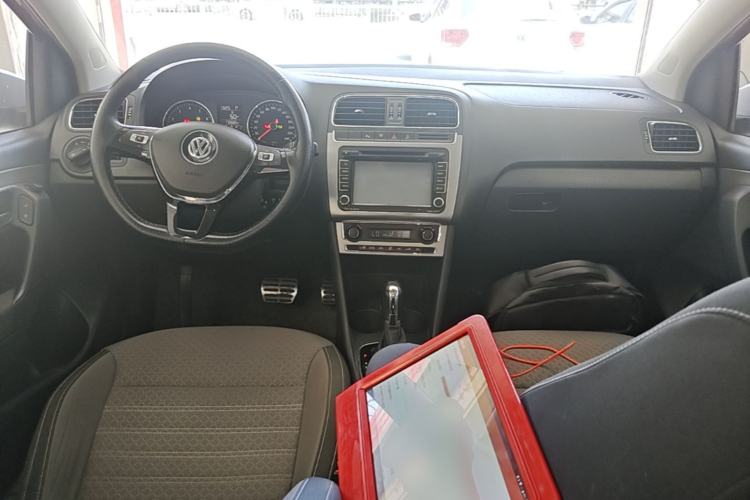 Used Volkswagen Polo 2014 1.6L Cross Polo Automatic Center Console
