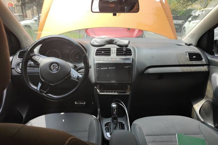 Used Volkswagen Polo 2014 1.6L Cross Polo Automatic Center Console