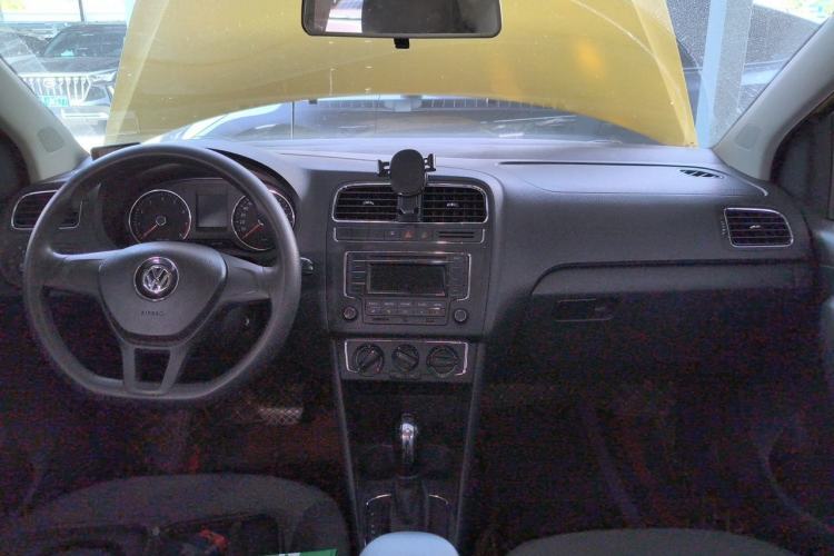 Used Volkswagen Polo 2014 1.6L Automatic Comfort Edition Center Console