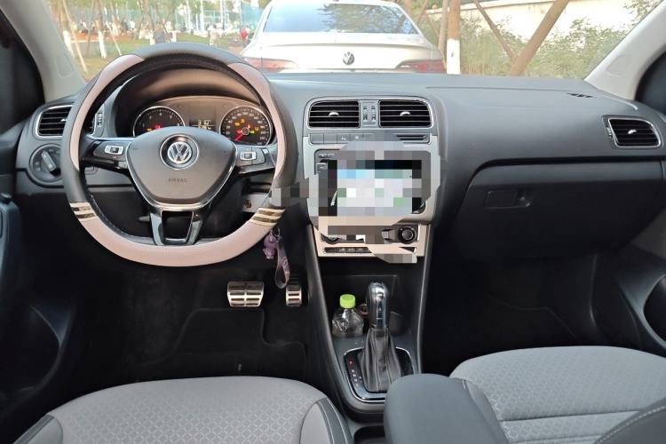 Used Volkswagen Polo 2014 1.6L Cross Polo Automatic Center Console