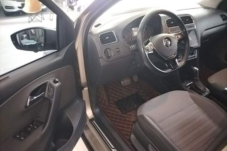 Used Volkswagen Polo 2014 1.6L Cross Polo Automatic Driver Seat