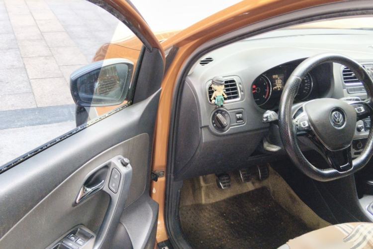 Used Volkswagen Polo 2014 1.6L Cross Polo Manual Driver Seat
