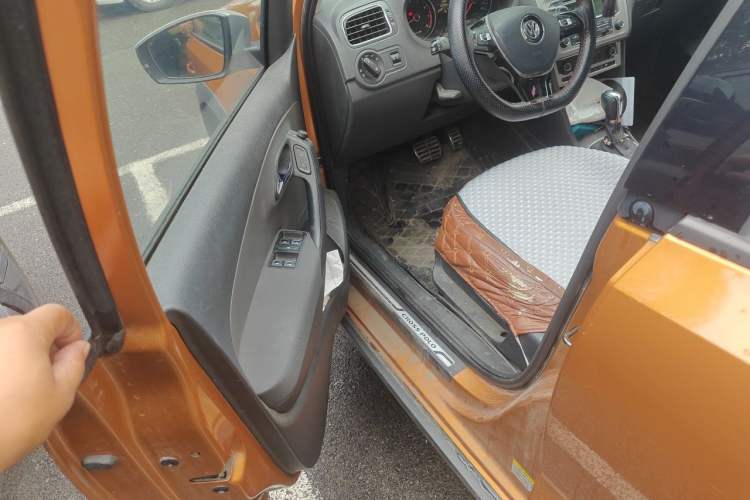 Used Volkswagen Polo 2014 1.6L Cross Polo Automatic Driver Seat