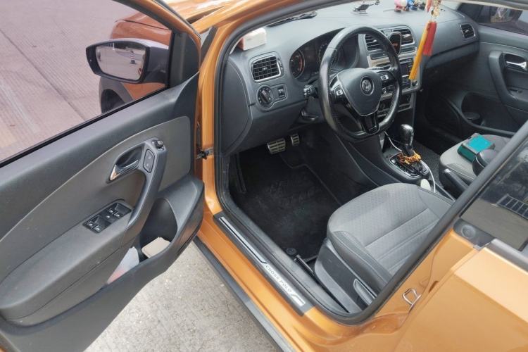 Used Volkswagen Polo 2014 1.6L Cross Polo Automatic Driver Seat