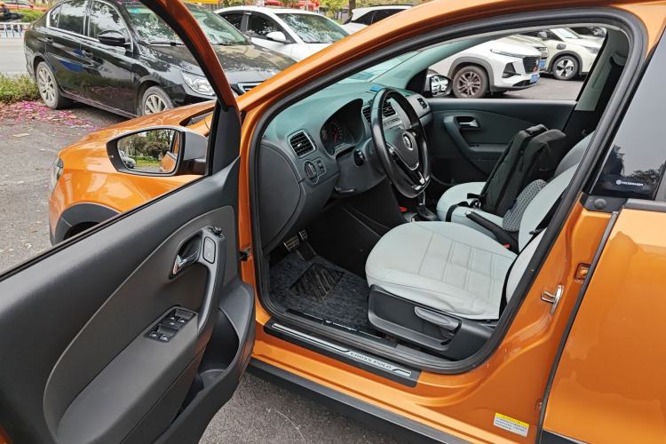 Used Volkswagen Polo 2014 1.6L Cross Polo Automatic Driver Seat